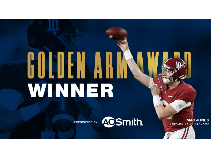 约翰尼·a·o·史密斯宣布2020Unitas Golden Arm Award Winner 2