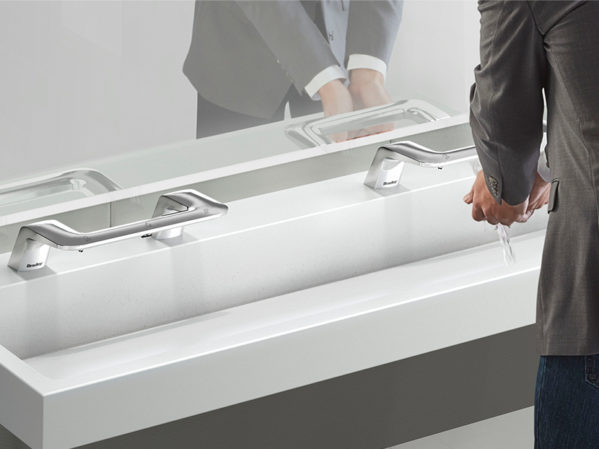 布拉德利公司分享了5个洗手间的升级，以改善洗手和减少细菌